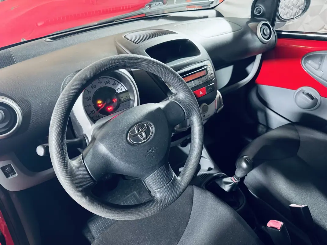 Toyota Aygo 2009 - 5250 EUR, 123137 km - AUTO.MOTO.pt - 123137km - foto 22 de 27