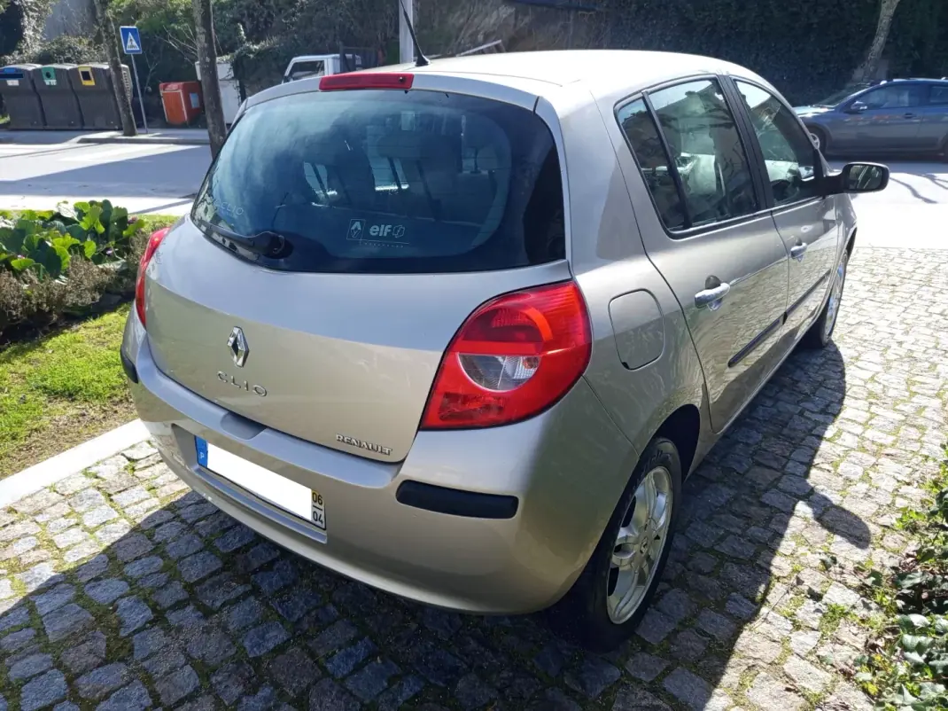 Renault Clio 2006 - 2990 EUR, 246000 km - AUTO.MOTO.pt - 246000km - foto 4 de 7