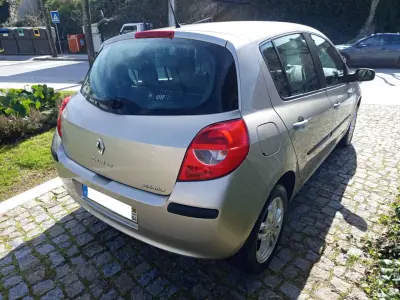 Renault Clio 2006 - 2990 EUR, 246000 km - AUTO.MOTO.pt - 246000km - foto 4 de 7