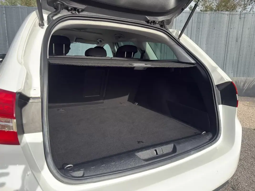 Peugeot 308 SW 2014 - 8950 EUR, 160000 km - AUTO.MOTO.pt - 160000km - foto 17 de 25