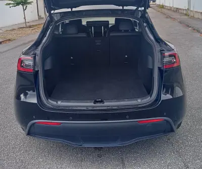 Tesla Model Y 2022 - 33990 EUR, 101500 km - 101500km - foto 9 de 18