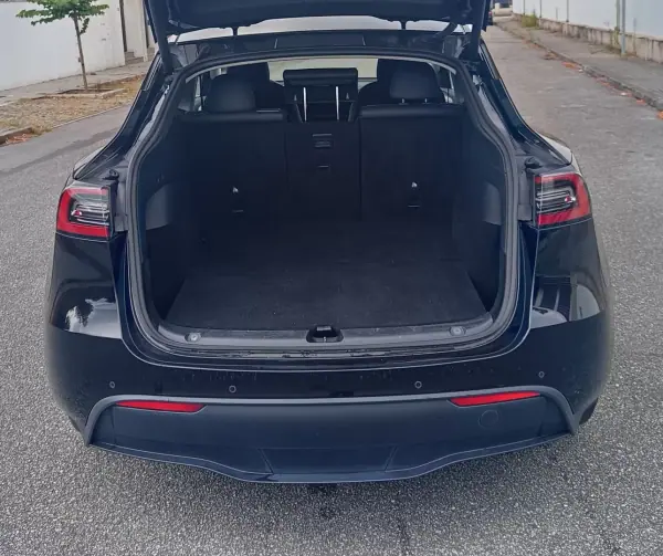 Tesla Model Y 2022 - 33990 EUR, 101500 km - 101500km - foto 9 de 18