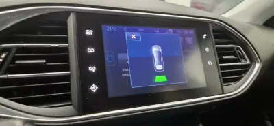 Peugeot 308 SW 2016 - 9490 EUR, 123000 km - AUTO.MOTO.pt - 123000km - foto 18 de 27