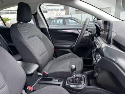Ford Focus 2018 - 10900 EUR, 100000 km - AUTO.MOTO.pt - 100000km - foto 51 de 56