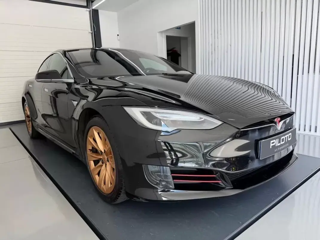 Tesla Model S 2017 - 19990 EUR, 237000 km - AUTO.MOTO.pt - 237000km - foto 4 de 37