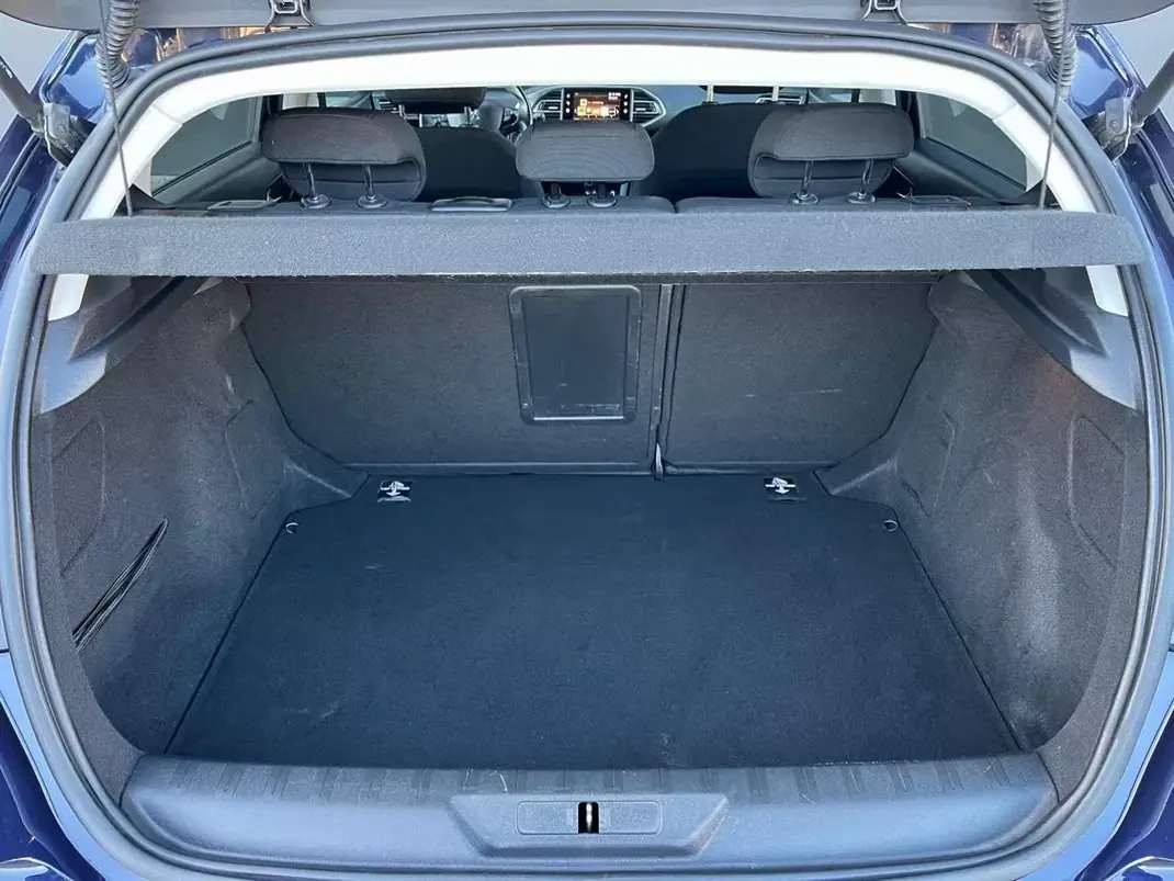 Peugeot 308 2019 - 10900 EUR, 131000 km - AUTO.MOTO.pt - 131000km - foto 21 de 27
