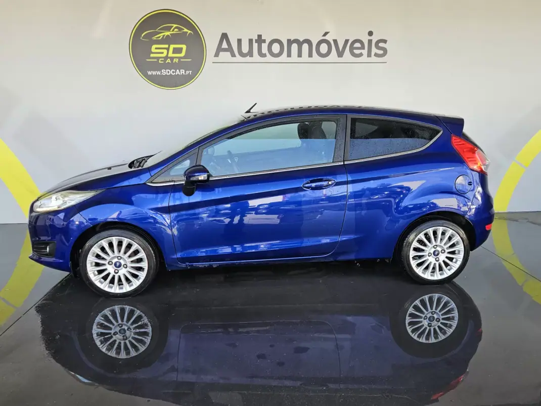 Ford Fiesta 2015 - 7990 EUR, 144000 km - AUTO.MOTO.pt - 144000km - foto 2 de 8