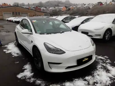 Tesla Model 3 2021 - 27980 EUR, 77857 km - AUTO.MOTO.pt - 77857km - foto 2 de 10