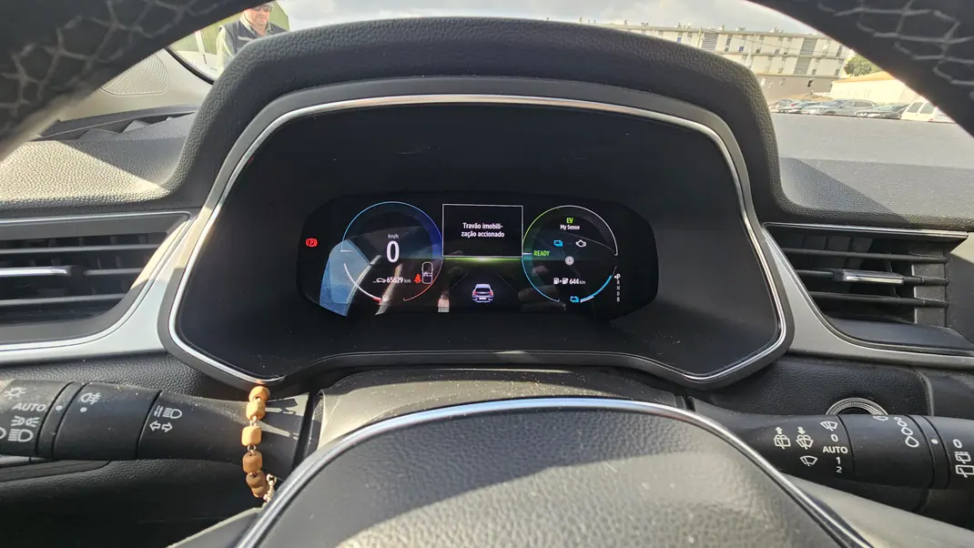 Renault Captur 2022 - 25000 EUR, 67500 km - AUTO.MOTO.pt - 67500km - foto 8 de 9