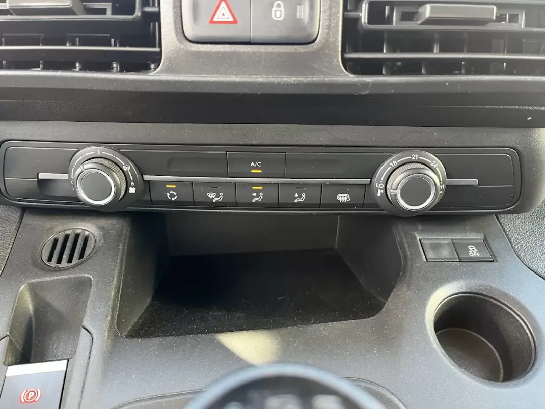 Toyota 2021 - 13950 EUR, 115000 km - AUTO.MOTO.pt - 115000km - foto 15 de 30