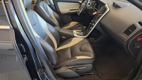 Volvo XC 60 2010 - 15900 EUR, 176365 km - AUTO.MOTO.pt - 176365km - foto 54 de 55