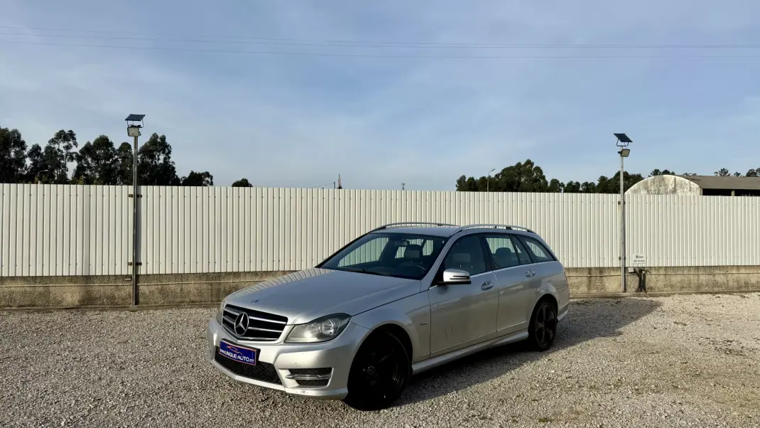 Mercedes-Benz C 180 2014 - 14900 EUR, 245000 km - AUTO.MOTO.pt - 245000km - foto 12 de 25