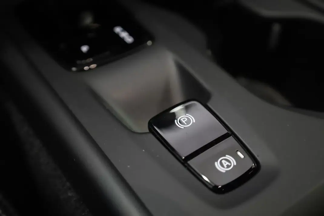 Volvo XC 40 2022 - 28990 EUR, 98750 km - AUTO.MOTO.pt - 98750km - foto 45 de 51