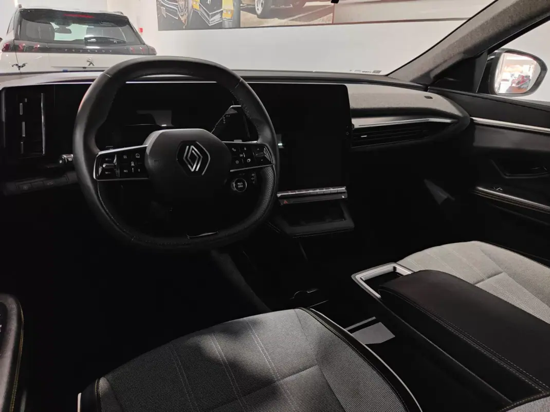 Renault Scénic E-Tech 2024 - 37990 EUR, 9000 km - AUTO.MOTO.pt - 9000km - foto 43 de 57