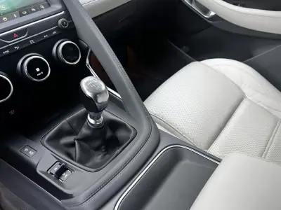 Jaguar E-Pace 2018 - 29750 EUR, 77000 km - AUTO.MOTO.pt - 77000km - foto 36 de 53