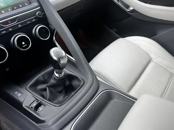Jaguar E-Pace 2018 - 29750 EUR, 77000 km - AUTO.MOTO.pt - 77000km - foto 36 de 53