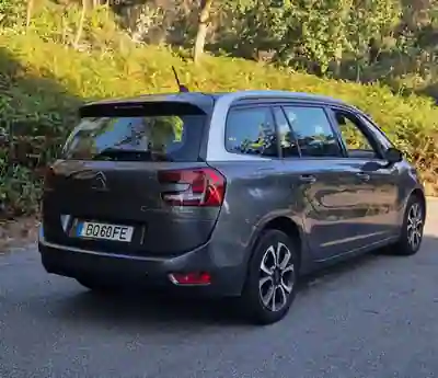 Citroën Grand C4 Spacetourer 2019 - 11000 EUR, 211100 km - AUTO.MOTO.pt - 211100km - foto 6 de 13