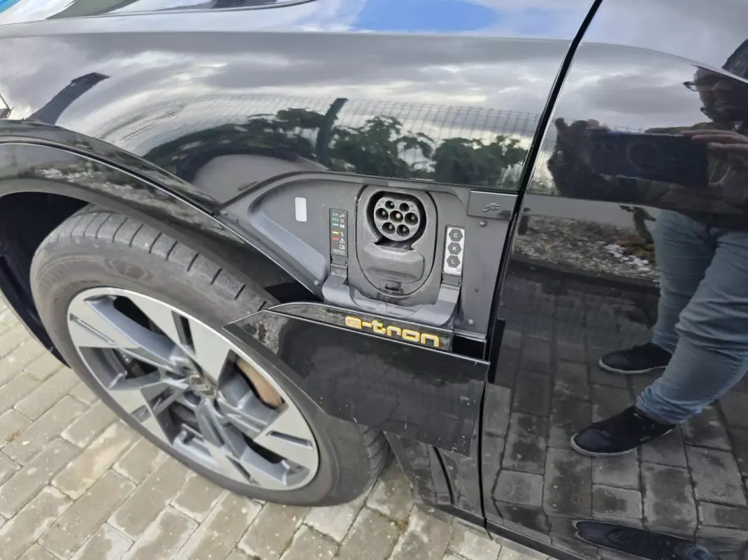 Audi e-tron 2022 - 31750 EUR, 115000 km - AUTO.MOTO.pt - 115000km - foto 69 de 73