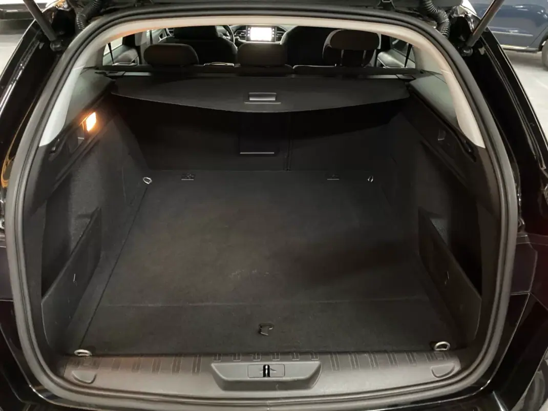 Peugeot 308 SW 2019 - 12450 EUR, 65800 km - AUTO.MOTO.pt - 65800km - foto 18 de 19