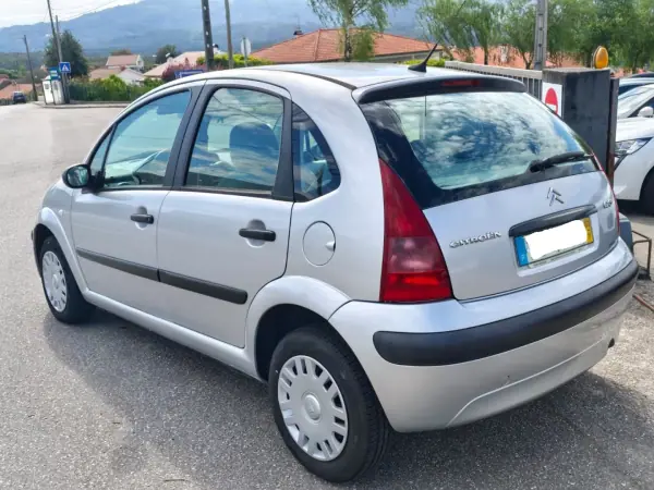 Citroën C3 2003 - 4500 EUR, 279000 km - AUTO.MOTO.pt - 279000km - foto 6 de 13