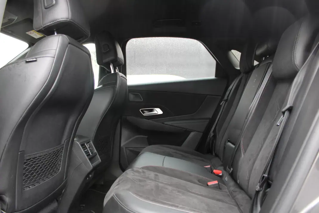 DS DS7 Crossback 2021 - 24950 EUR, 85000 km - AUTO.MOTO.pt - 85000km - foto 16 de 39