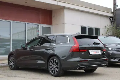 Volvo V60 2022 - 31990 EUR, 57000 km - AUTO.MOTO.pt - 57000km - foto 17 de 32