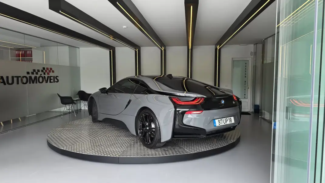 BMW i8 2015 - 62500 EUR, 132830 km - 132830km - foto 3 de 50