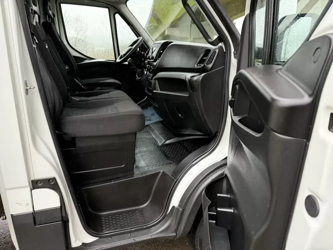 Iveco DAILY 35-140 CONTENTOR E PLATAFORMA 2020 - 28490 EUR, 91000 km - AUTO.MOTO.pt - 91000km - foto 23 de 34