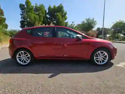 SEAT Leon 2015 - 9000 EUR, 104000 km - AUTO.MOTO.pt - 104000km - foto 3 de 14