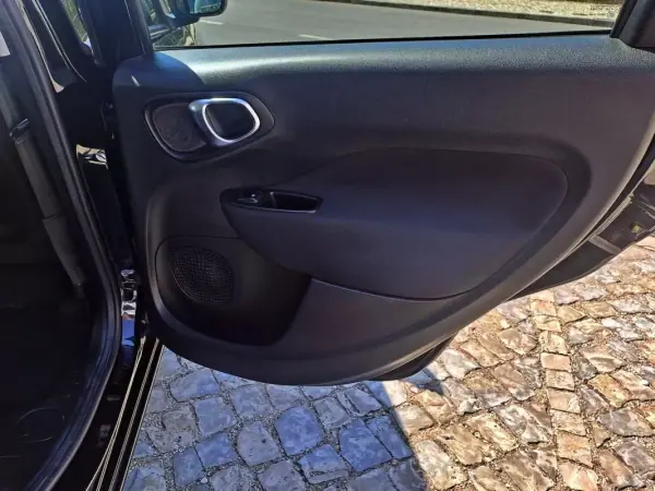Fiat 500L 2013 - 7500 EUR, 160000 km - AUTO.MOTO.pt - 160000km - foto 24 de 29