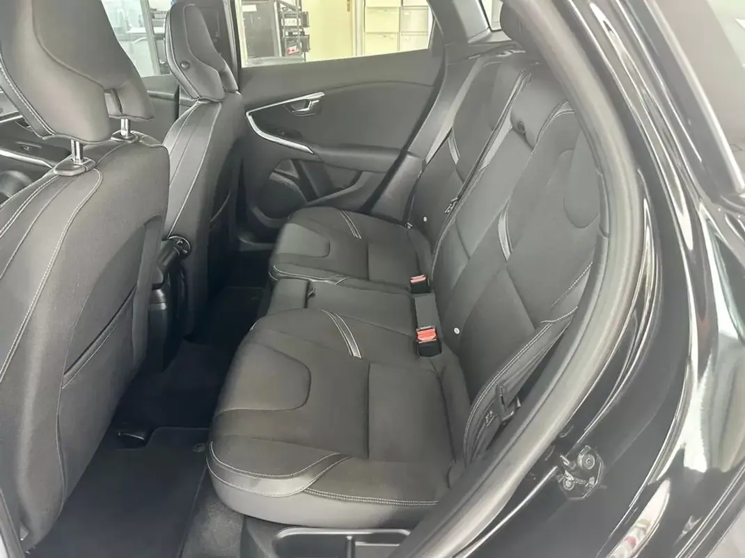 Volvo V40 Cross Country 2013 - 8750 EUR, 292850 km - 292850km - foto 23 de 34