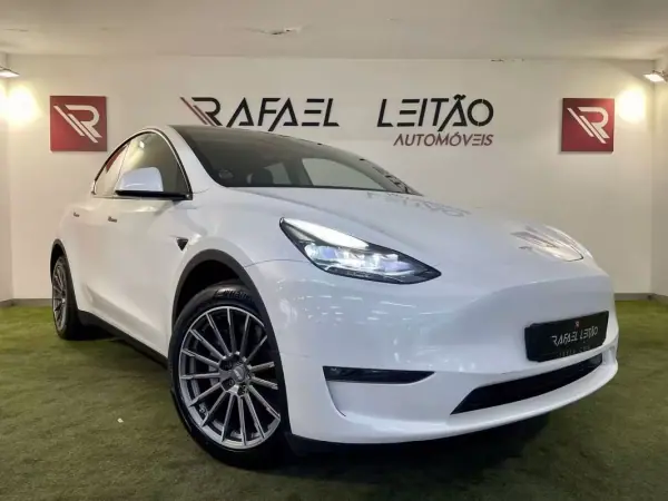 Tesla Model Y 2022 - 38750 EUR, 44000 km - AUTO.MOTO.pt - 44000km - foto 6 de 42