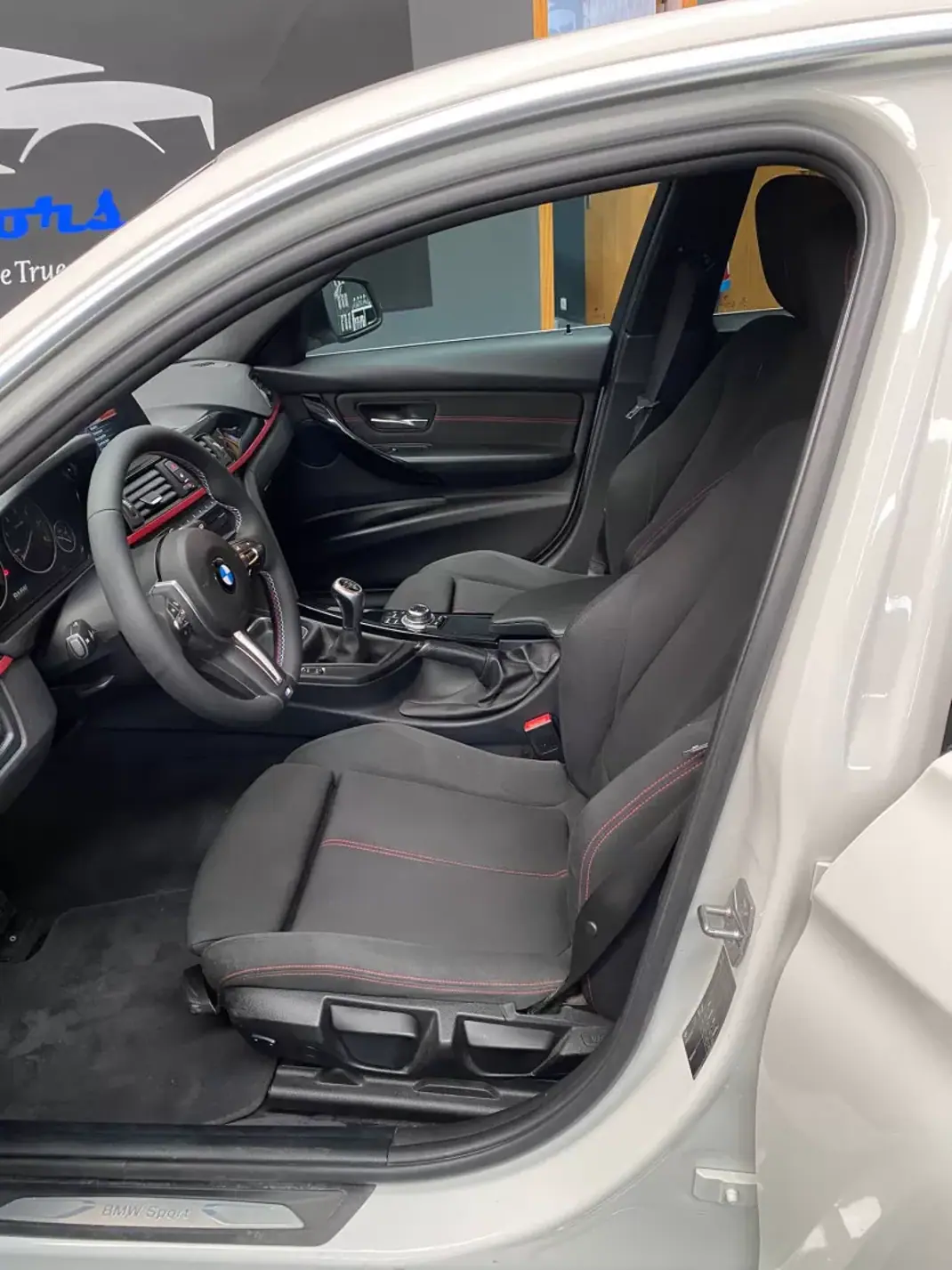 BMW 320 2015 - 14490 EUR, 252230 km - AUTO.MOTO.pt - 252230km - foto 9 de 10
