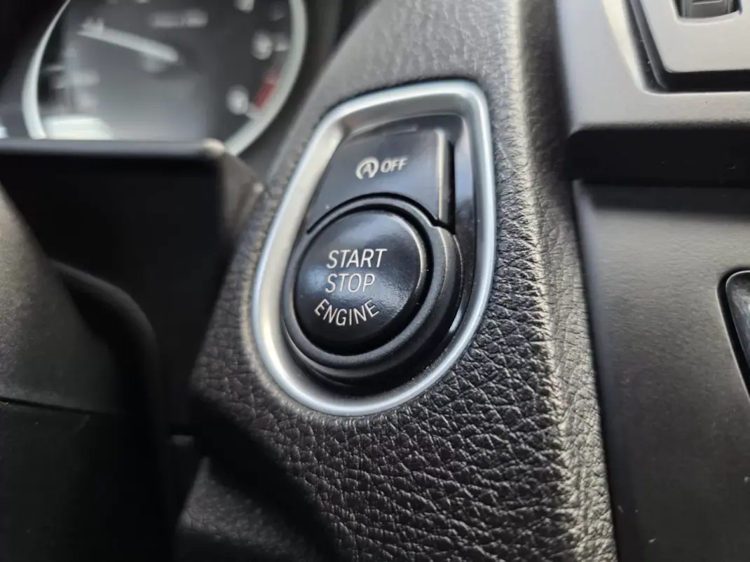 BMW 116 2014 - 11990 EUR, 180000 km - AUTO.MOTO.pt - 180000km - foto 29 de 32