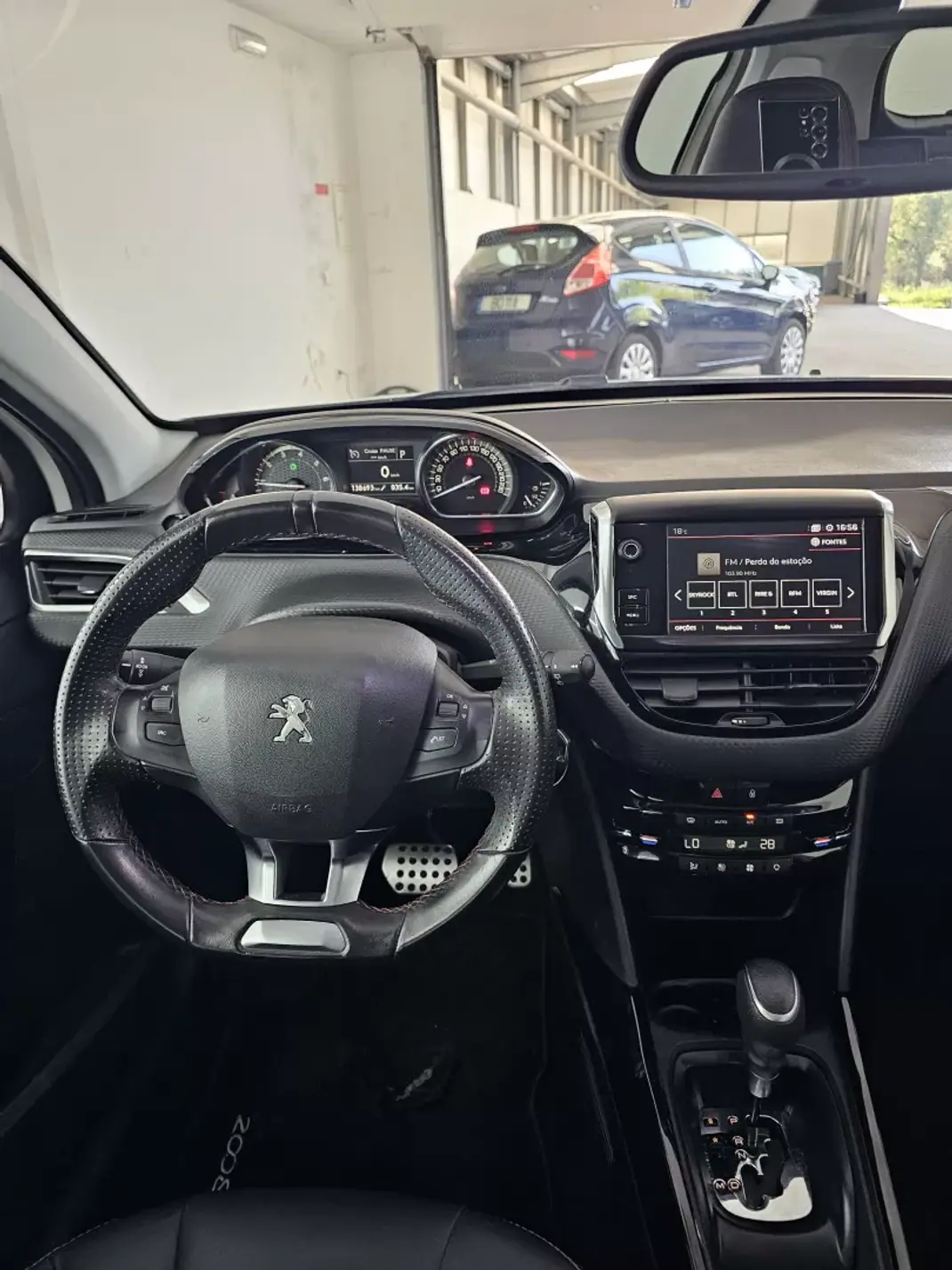 Peugeot 2008 2019 - 12850 EUR, 138694 km - AUTO.MOTO.pt - 138694km - foto 33 de 35