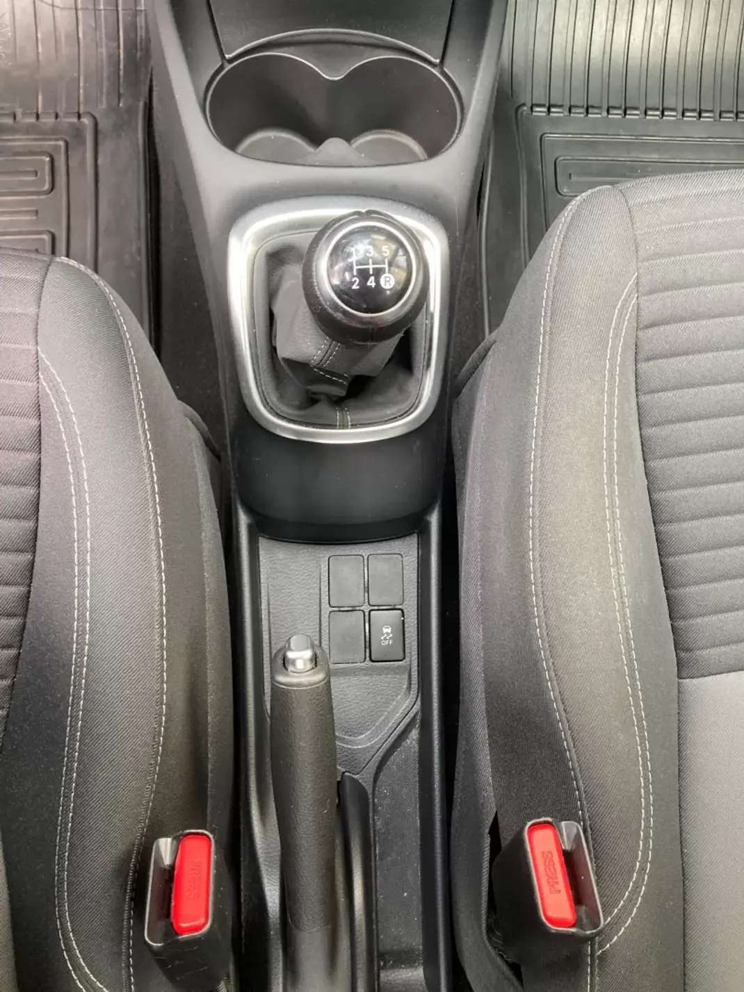 Toyota Yaris 2020 - 15900 EUR, 21350 km - AUTO.MOTO.pt - 21350km - foto 13 de 21
