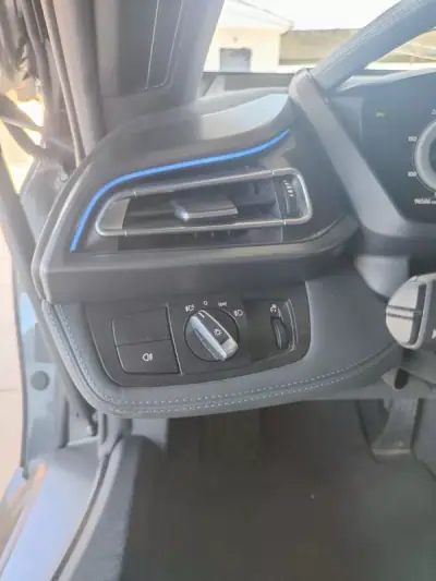 BMW i8 2017 - 65500 EUR, 96600 km - AUTO.MOTO.pt - 96600km - foto 26 de 38