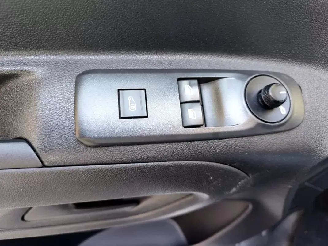 Peugeot Partner 1.6 HDI , 3 Lug. , Iva Dedutivel 2019 - 12480 EUR, 131000 km - AUTO.MOTO.pt - 131000km - foto 24 de 29