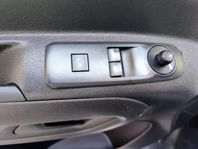 Peugeot Partner 1.6 HDI , 3 Lug. , Iva Dedutivel 2019 - 12480 EUR, 131000 km - AUTO.MOTO.pt - 131000km - foto 24 de 29