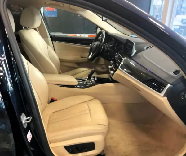 BMW 525 2018 - 29999 EUR, 130000 km - AUTO.MOTO.pt - 130000km - foto 3 de 5