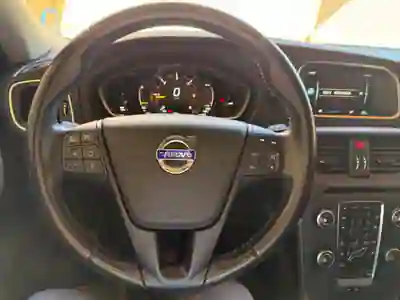 Volvo V40 Cross Country 2015 - 13900 EUR, 115900 km - AUTO.MOTO.pt - 115900km - foto 5 de 11