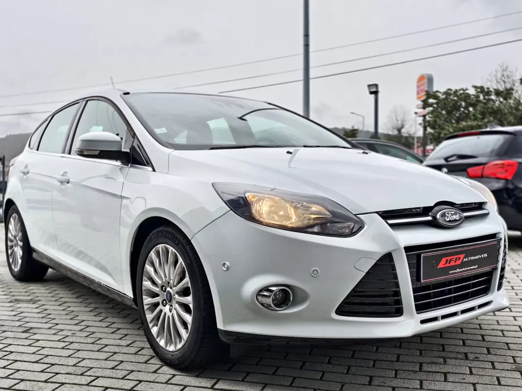 Ford Focus 2015 - 9250 EUR, 134990 km - AUTO.MOTO.pt - 134990km - foto 5 de 18