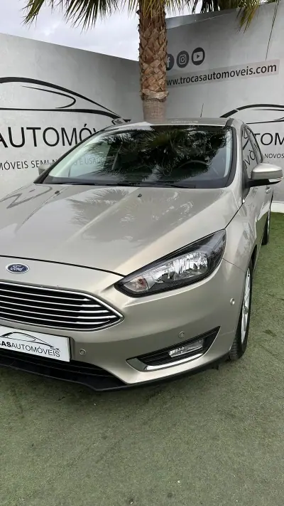 Ford Focus 2015 - 13500 EUR, 117793 km - AUTO.MOTO.pt - 117793km - foto 6 de 26
