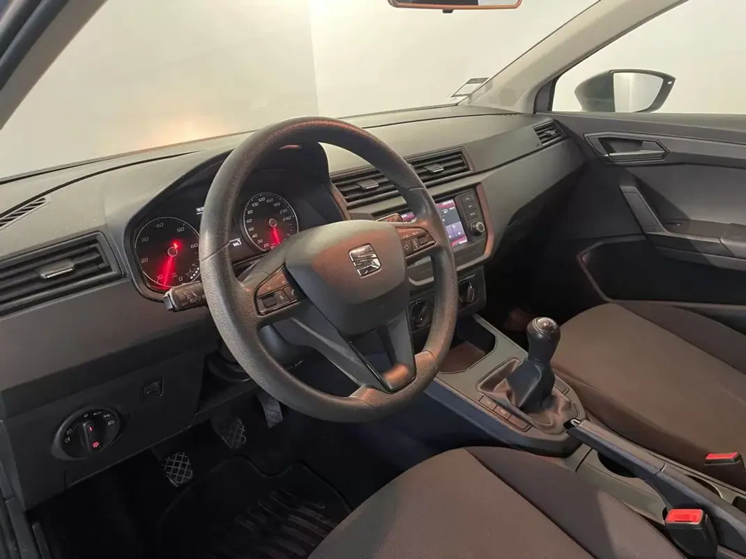 SEAT Ibiza 2019 - 10950 EUR, 170000 km - AUTO.MOTO.pt - 170000km - foto 10 de 28