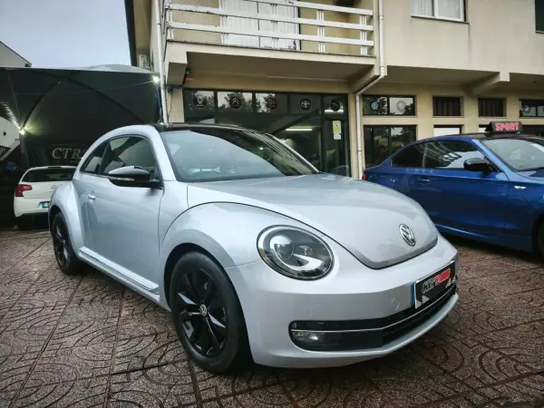 Volkswagen New Beetle 2012 - 12500 EUR, 170000 km - AUTO.MOTO.pt - 170000km - foto 4 de 26