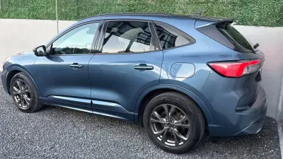 Ford Kuga 2022 - 15400 EUR, 108000 km - AUTO.MOTO.pt - 108000km - foto 4 de 12