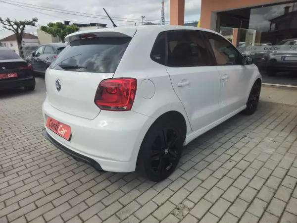 Volkswagen Polo 2014 - 8500 EUR, 127000 km - AUTO.MOTO.pt - 127000km - foto 4 de 16