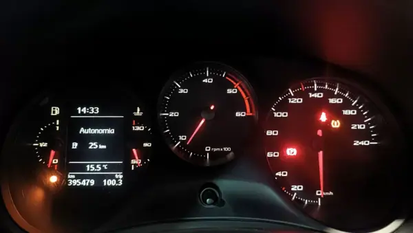 SEAT Leon 2012 - 7900 EUR, 395479 km - AUTO.MOTO.pt - 395479km - foto 7 de 40