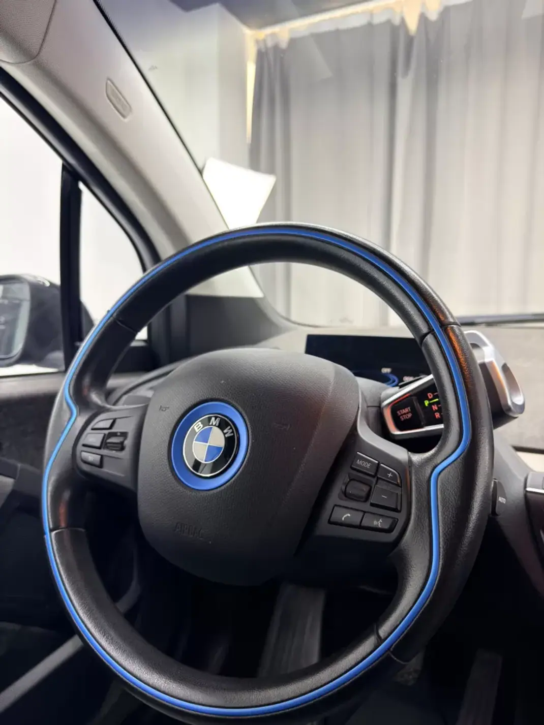 BMW i3 2019 - 17250 EUR, 62700 km - 62700km - foto 13 de 19