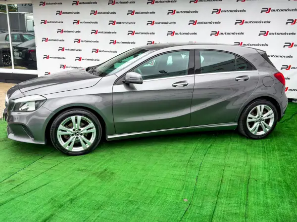 Mercedes-Benz A 180 2018 - 17990 EUR, 105300 km - AUTO.MOTO.pt - 105300km - foto 2 de 20